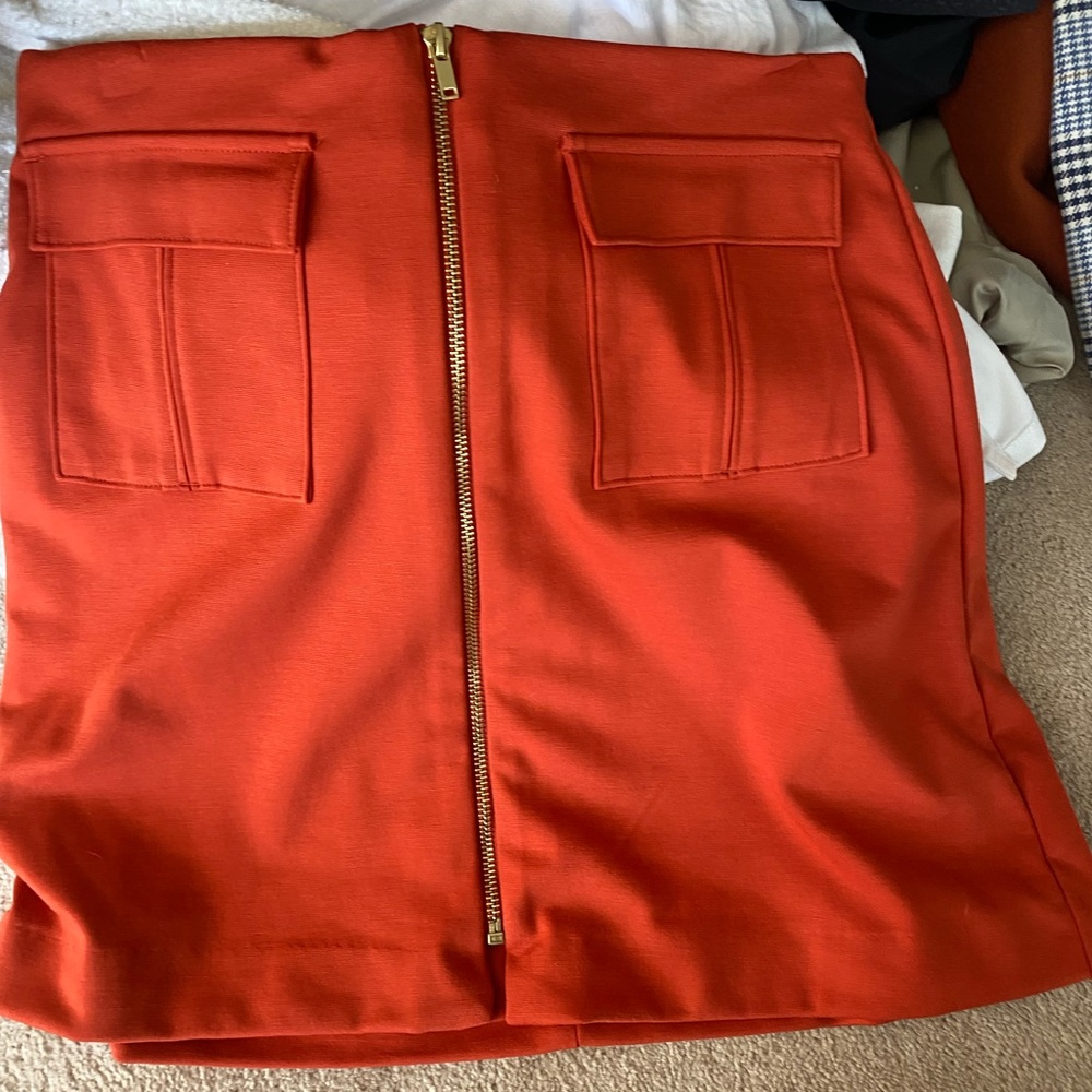 Women’s size 8 orange skirt NWT